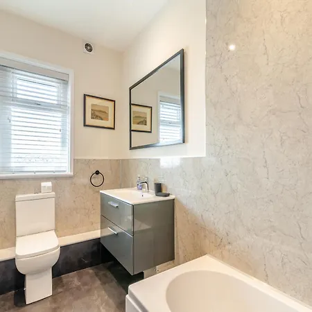 بيت للعطل Sea View At The Oaklands