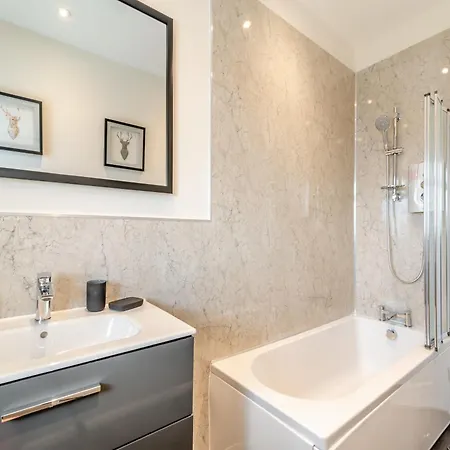 بيت للعطل Sea View At The Oaklands *