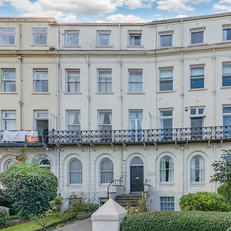 بيت للعطل Sea View At The Oaklands *