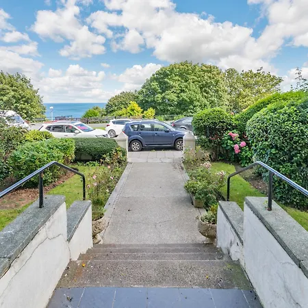 Sea View At The Oaklands *