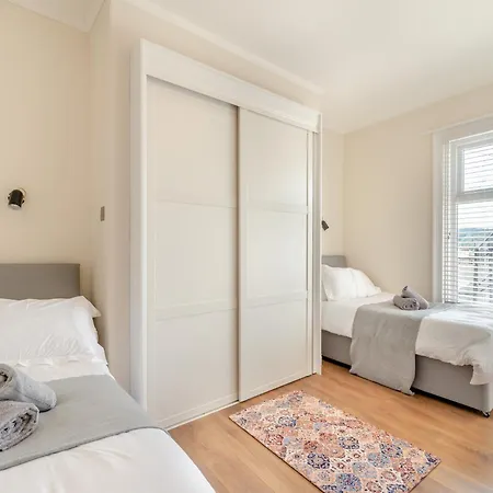 بيت للعطل Sea View At The Oaklands