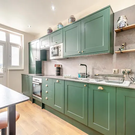 بيت للعطل Sea View At The Oaklands *