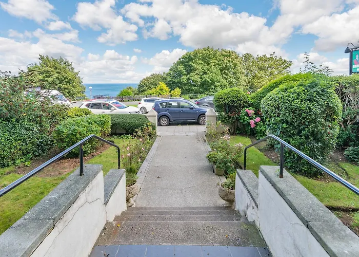 Sea View At The Oaklands *