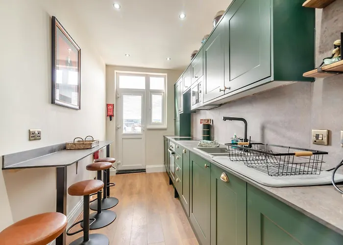 Sea View At The Oaklands *